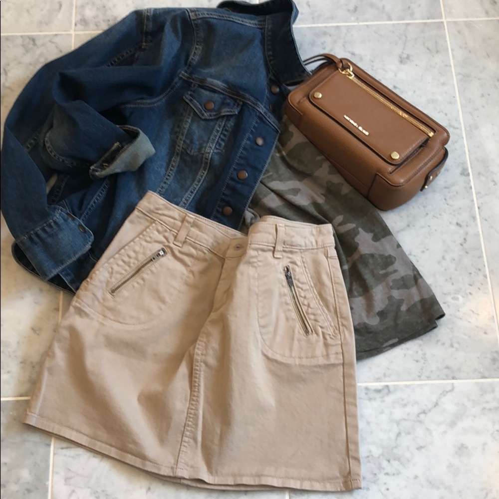 🕶 🌻Gap khaki cargo skirt size 2
